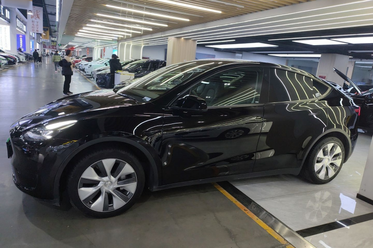 特斯拉 Model Y 2022款 后轮驱动版车身外观6003