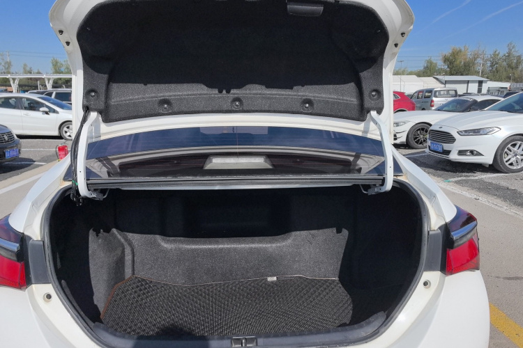 丰田 卡罗拉 2018款 双擎 1.8L E-CVT智尚版局部细节23