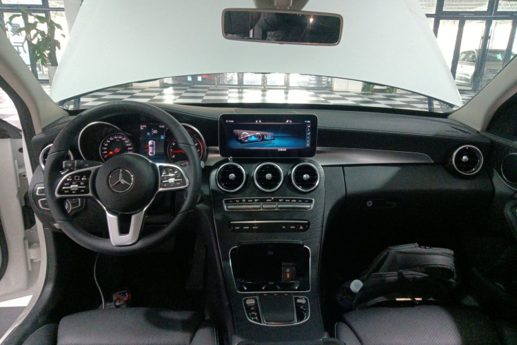 奔驰C级 2019款 C 260 L 运动版中控内饰12