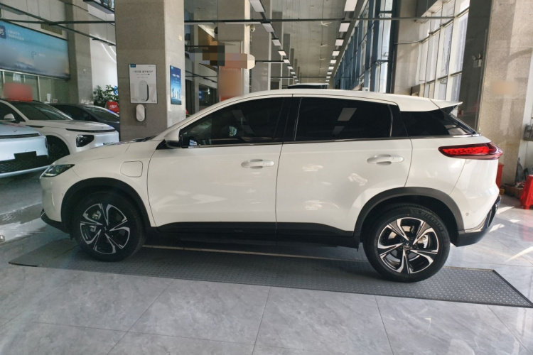 小鹏G3 2020款 520 尊享版车身外观4