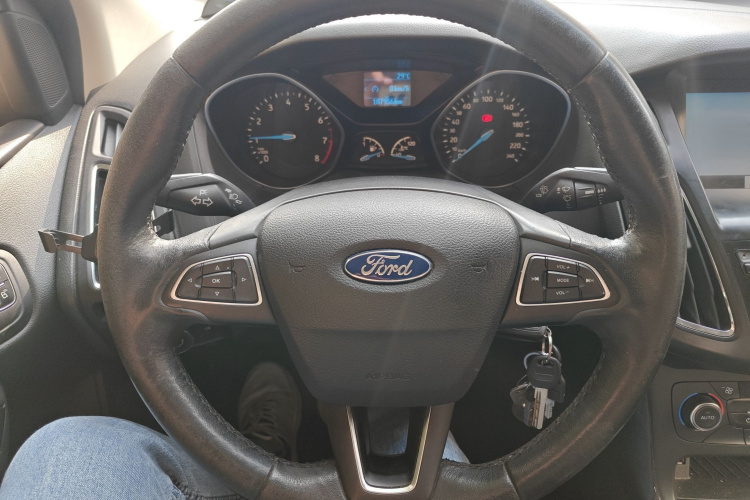 福特 福克斯 2017款 三厢 1.6L 手动风尚型智行版局部细节13