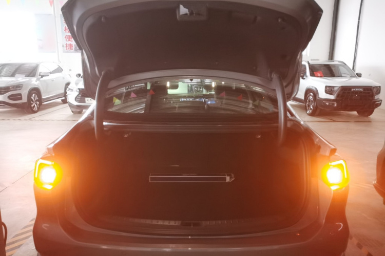 福特 蒙迪欧 2022款 改款 EcoBoost 245 豪华型机舱底盘23