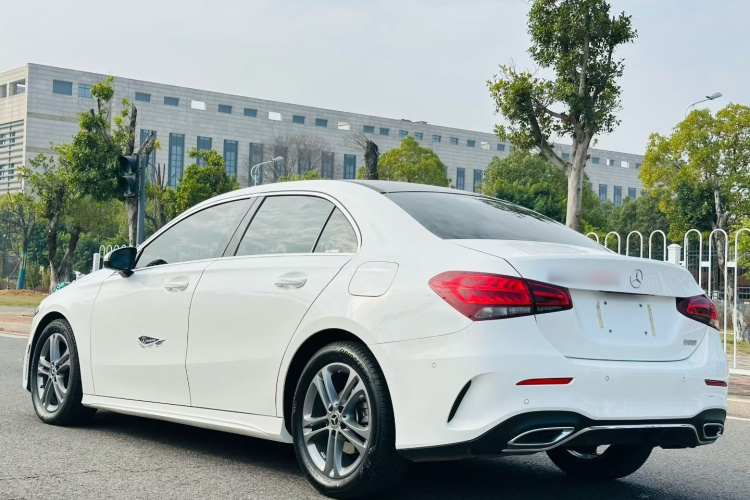 奔驰A级 2021款 A 180 L 运动轿车车身外观6007