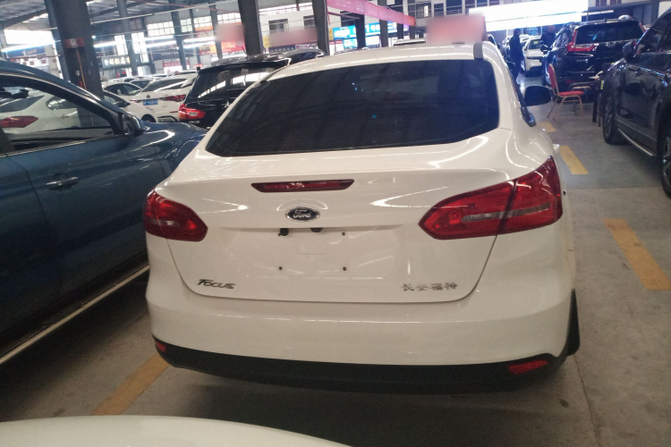 福特 福克斯 2018款 三厢经典 1.6L 自动舒适型智行版车身外观6