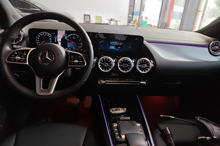 奔驰GLA 2023款 GLA 220中控内饰7002