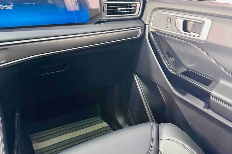 福特 探险者 2025款 2.3T EcoBoost 四驱穿越版 5座中控内饰7009