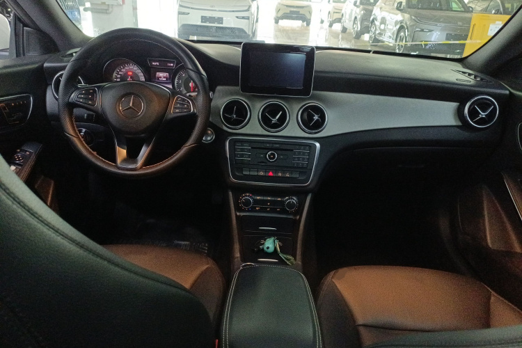 奔驰CLA 2015款 CLA 200中控内饰7002