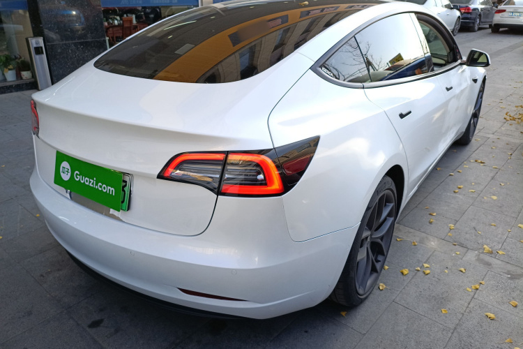 特斯拉 Model 3 2022款 Performance高性能全轮驱动版车身外观7