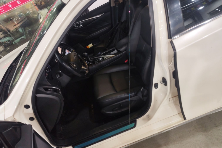 英菲尼迪Q50L 2015款 2.0T 舒适版局部细节19