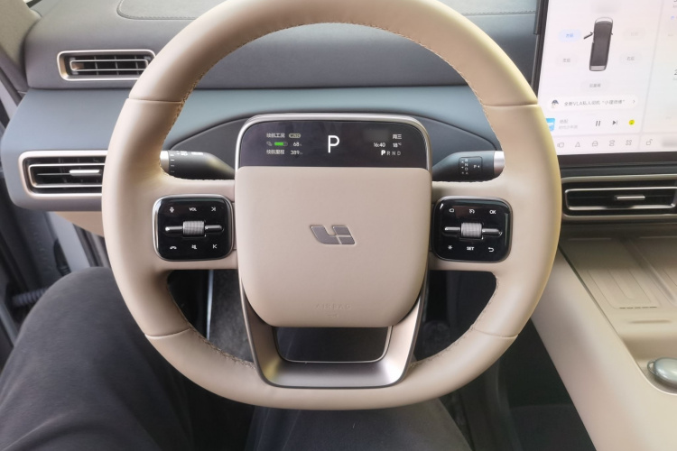 理想汽车 理想MEGA 2025款 Home 家庭特别版局部细节13