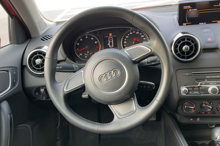 奥迪A1 2016款 30 TFSI Sportback Design风尚版中控内饰7005