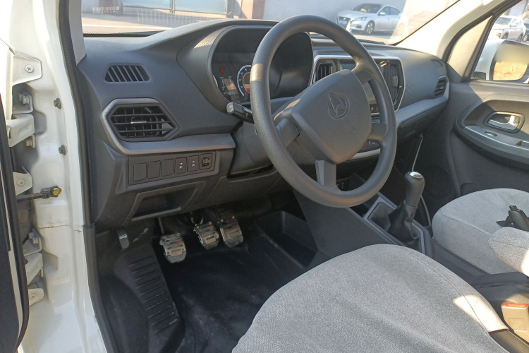 长安凯程 长安睿行M60 2023款 1.5L GDI精英型厢货2座中控内饰12