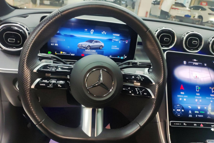 奔驰C级 2023款 C 200 L 运动版局部细节13