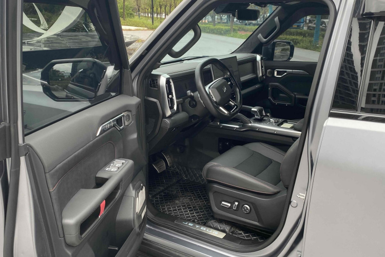 捷途旅行者 2023款 2.0T 四驱穿越PRO+中控内饰7002