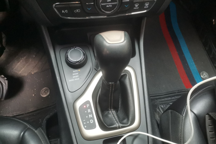 Jeep 自由光 2016款 2.4L 75周年致敬版局部细节18