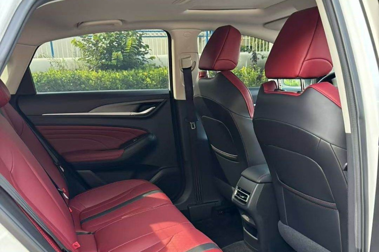 长安 逸动 2021款 PLUS 蓝鲸NE 1.4T GDI DCT尊贵型中控内饰7004