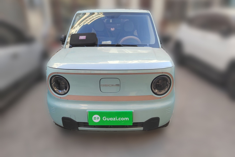 吉利银河 2024款 熊猫mini 200km 龙腾版车身外观2