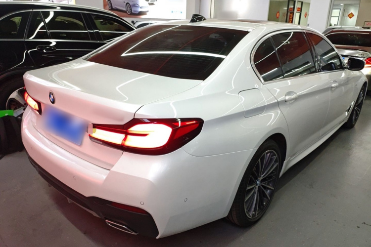 宝马5系 2021款 530Li 领先型 M运动套装车身外观7