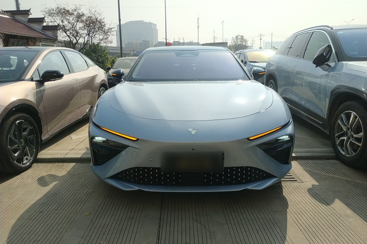 哪吒汽车 哪吒S 2022款 增程版 1160km 后驱中版车身外观2