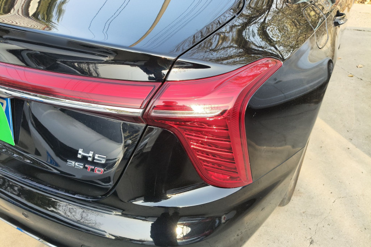 红旗H5 2023款 1.5T DCT智联旗韵版车身外观9