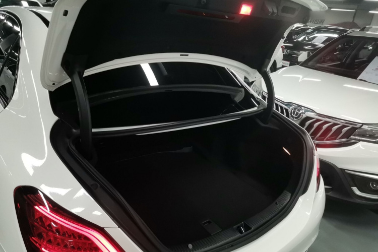 奔驰C级 2019款 C 260 运动版局部细节23