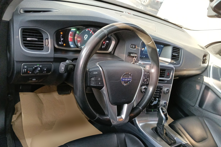 沃尔沃S60 2016款 S60L T4 智远版中控内饰12