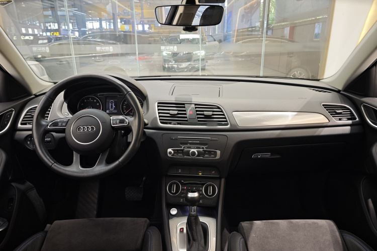 奥迪Q3 2018款 30周年年型 35 TFSI 运动型中控内饰7007