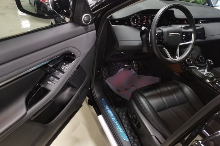 路虎 揽胜极光 2023款 极光L 249PS 科林斯古铜特别版中控内饰20