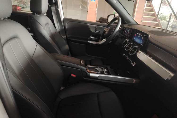 奔驰GLB 2024款 GLB 200 动感型局部细节41