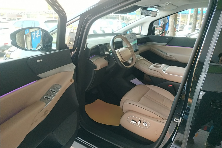 小鹏X9 2024款 640四驱高性能Max中控内饰7003