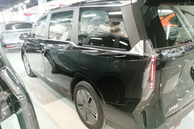 上汽大通MAXUS 大家7 2024款 改款 超混 长续航版 悦享版车身外观4