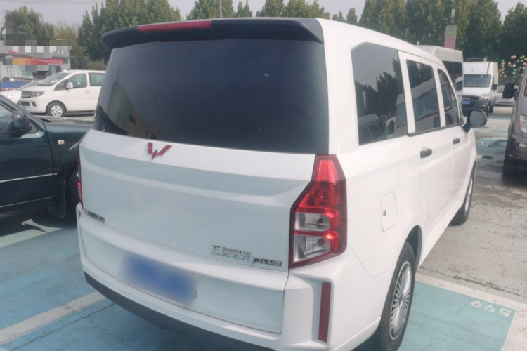 五菱汽车 五菱宏光PLUS 2020款 1.5L 手动标准型 5座车身外观6005