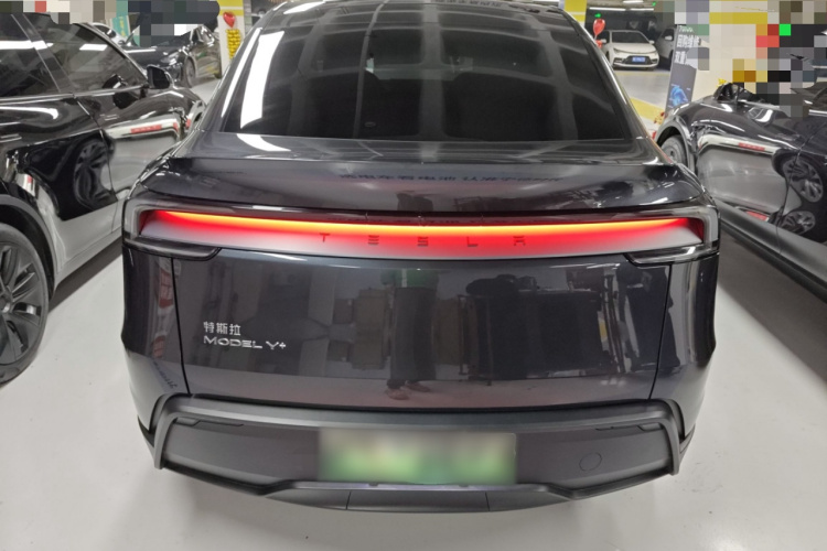 特斯拉 Model Y 2025款 长续航全轮驱动版车身外观6004