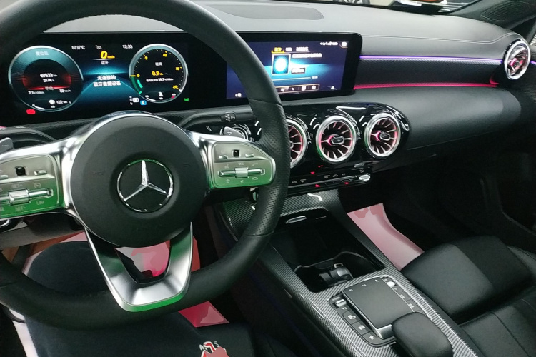 奔驰A级 2022款 改款 A 200 L 运动轿车时尚型中控内饰12