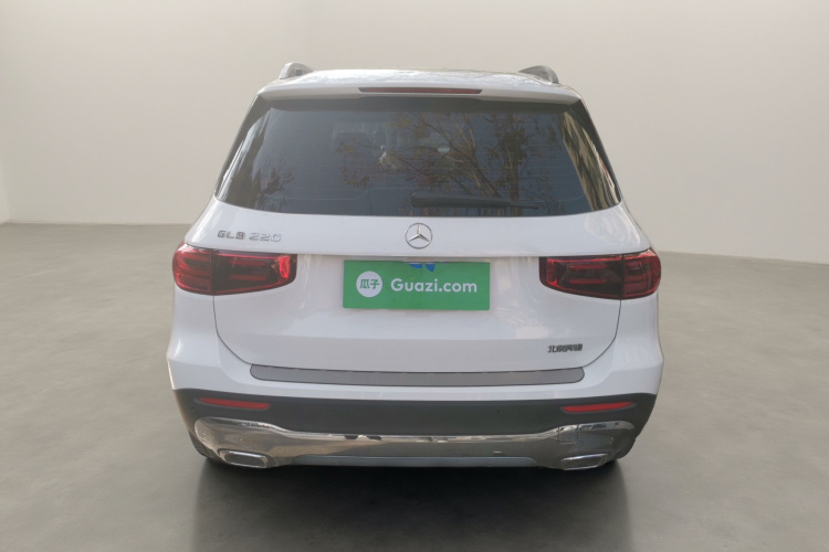 奔驰GLB 2025款 GLB 220 动感型车身外观6