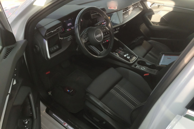 奥迪A3 2023款 改款 A3L Limousine 35 TFSI 时尚运动型中控内饰20