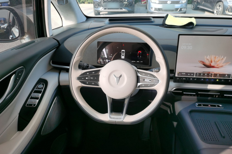 岚图汽车 岚图梦想家 2025款 PHEV 四驱旗舰鲲鹏版局部细节13