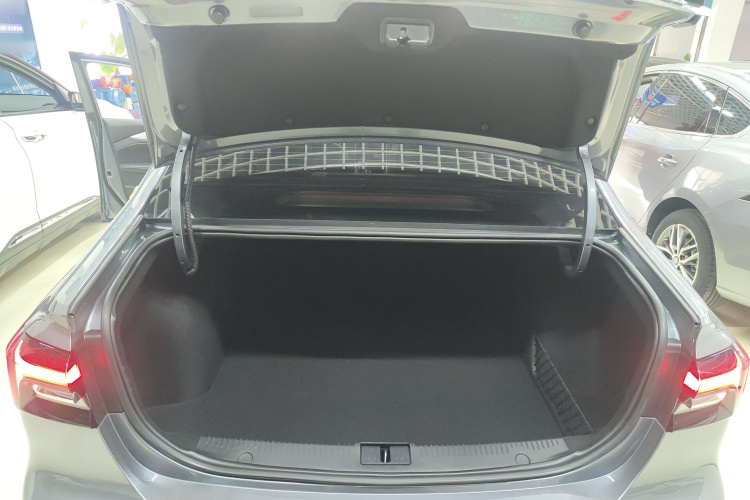 荣威i6 MAX新能源 2022款 EV 500天幕旗舰版机舱底盘23