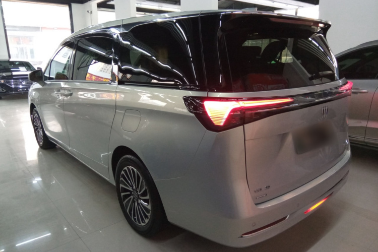 别克GL8新能源 2025款 陆尚 尊享版 7座车身外观4