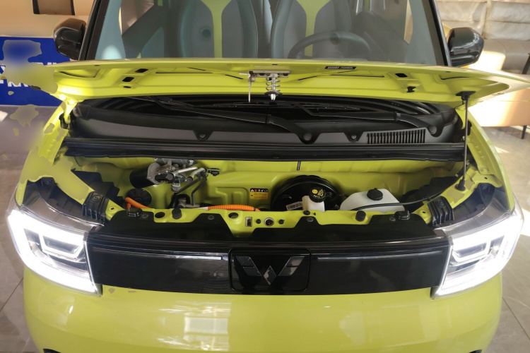 五菱汽车 宏光MINIEV 2022款 GAMEBOY 200km 玩咖款 磷酸铁锂机舱底盘24