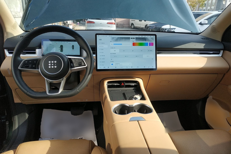 蓝电E5 PLUS 2025款 120km 标准续航版 7座中控内饰12