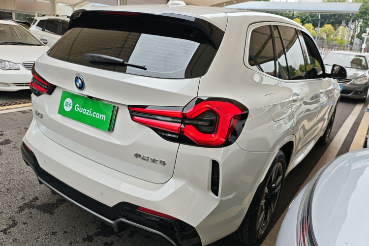 宝马iX3 2024款 领先型车身外观7