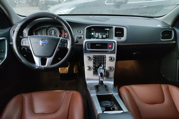 沃尔沃S60 2014款 S60L 2.0T 智远版中控内饰12