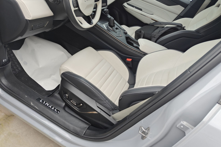 领克01 2023款 1.5TD EM-F 晨曦中控内饰19