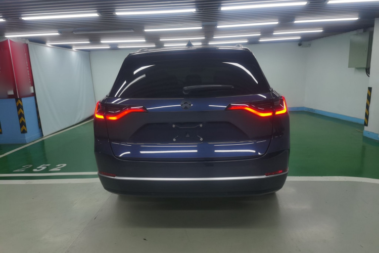 蔚来ES8 2020款 580KM 七座版车身外观6