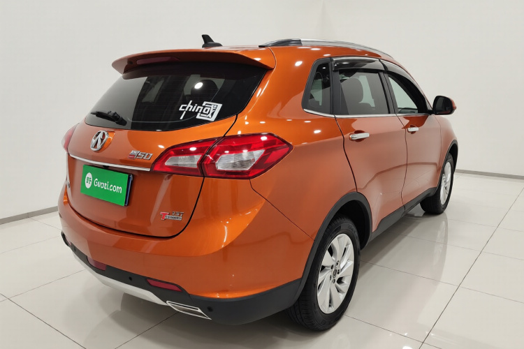 北汽威旺S50 2016款 1.5T 手动欢动舒适型车身外观7