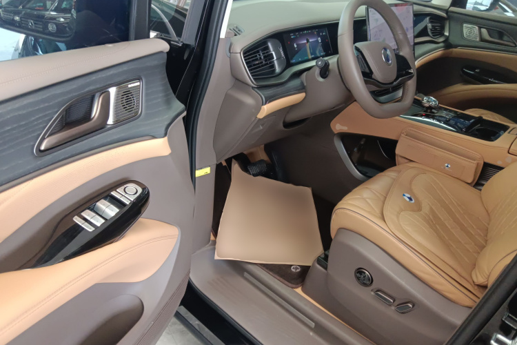 腾势D9 2022款 DM-i 970 四驱旗舰型中控内饰20