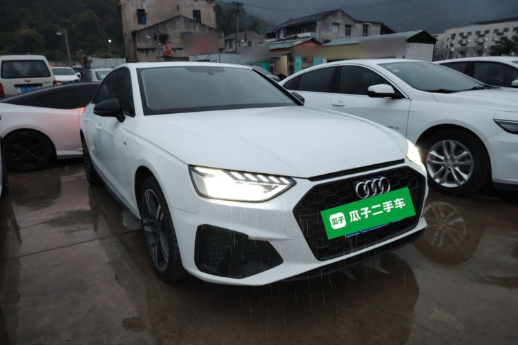奥迪A4L 2022款 40 TFSI 豪华动感型车身外观3