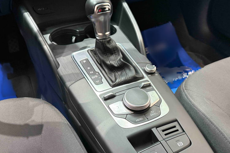 奥迪A3 2018款 30周年年型 Limousine 35 TFSI 进取型局部细节9003