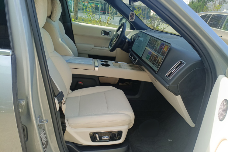 理想汽车 理想L9 2024款 Ultra局部细节41